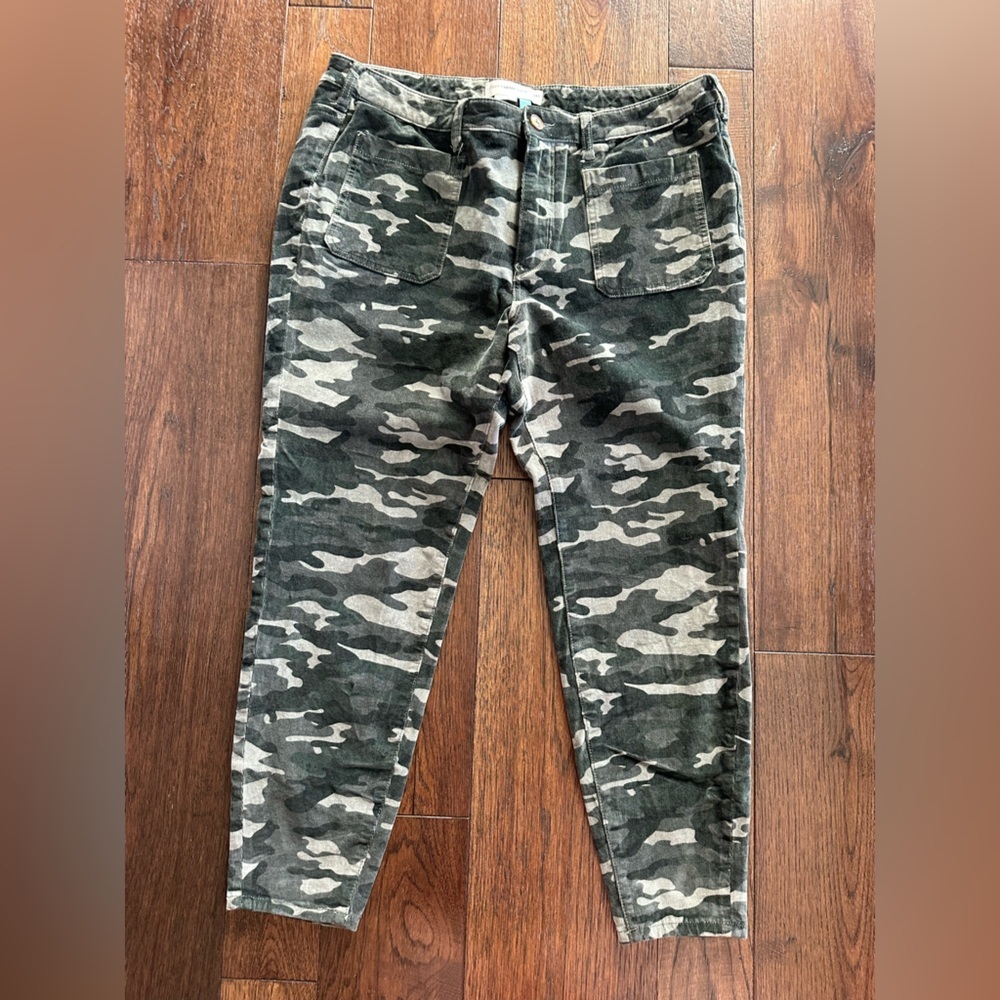 Anthropologie Pilcro Women’s High- Rise Skinny Camo Corduroy Pants- size 18W